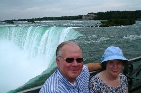 Leon_Linda_Niagara_CIMG6537JHains