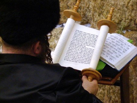 Reading Scroll_Jerusalem_DSC02052LMauldin