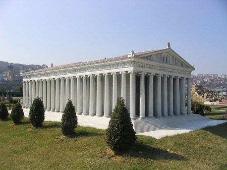 Model of Artemis Temple at Istanbul. Wikipedia.