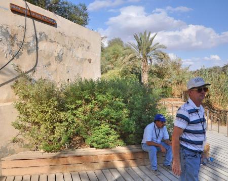 Upper left shows high water mark reached Jan 2013. Elie is seated; tour member Keith Crews is at right. Photo ©Leon Mauldin.