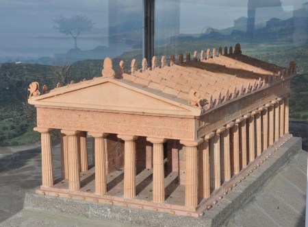 Model showıng how the Athena Temple ın Assos would have looked. Photo by Leon Mauldın.