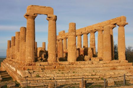 Temple of Hera, Agrigento, Sicily. Photo by Jose Luiz.
